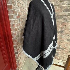 Bebe Poncho Shawl One Size Black Gray Knit Boho Layering Wrap